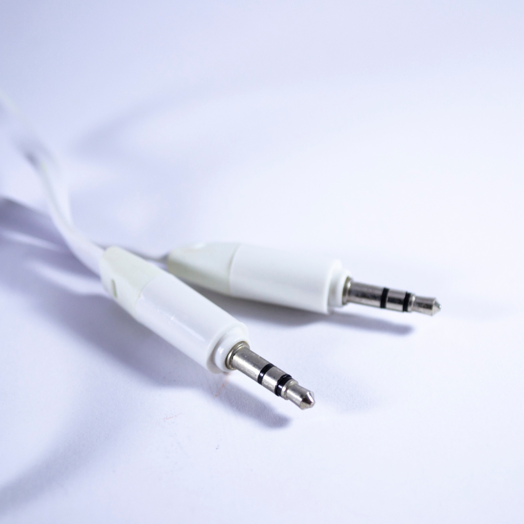 MAESTRO AUX CABLE WHITE