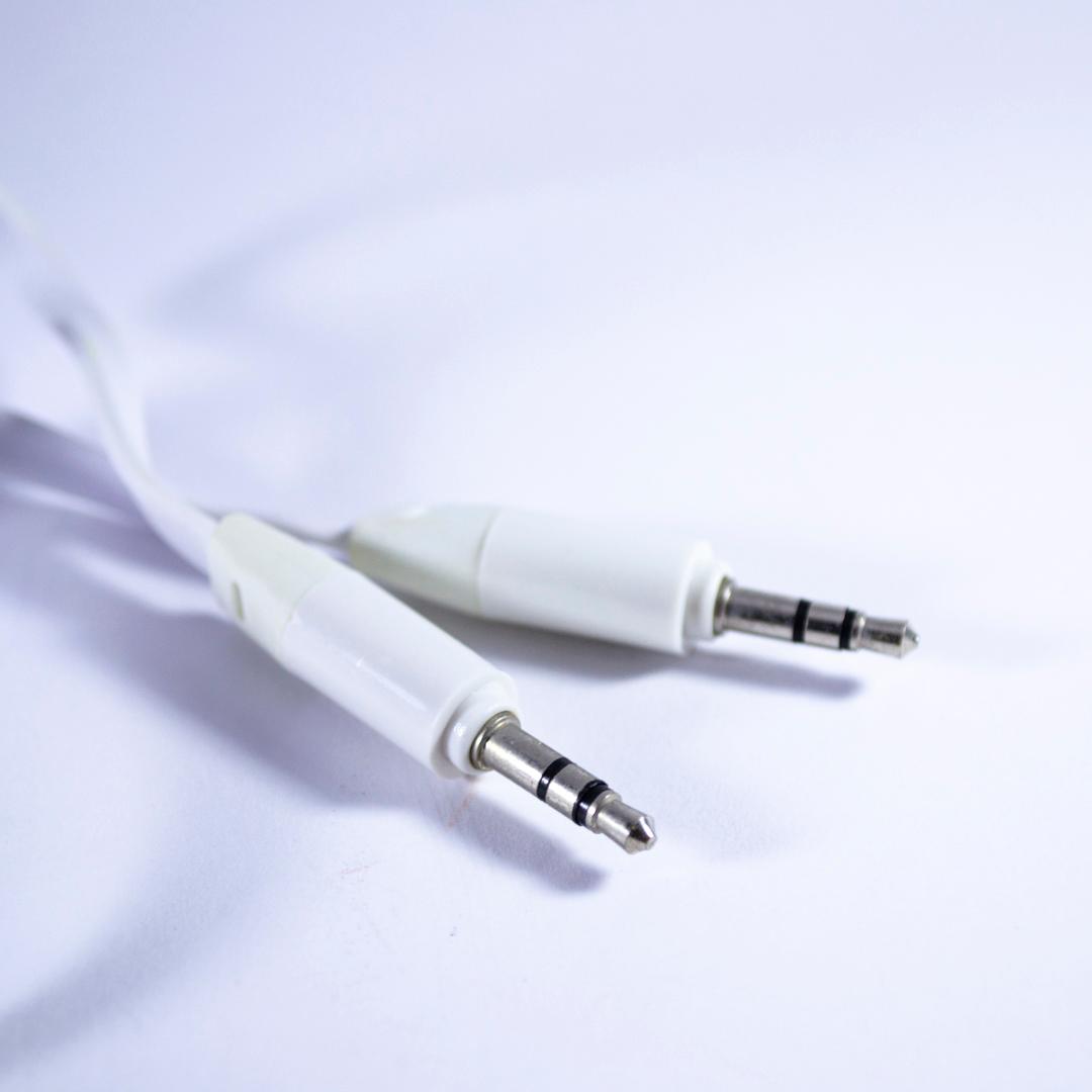 MAESTRO AUX CABLE WHITE